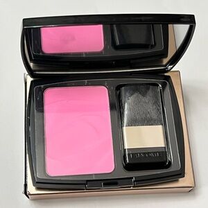 Pink Blush with Brush in shade Pink Oh La La (500)